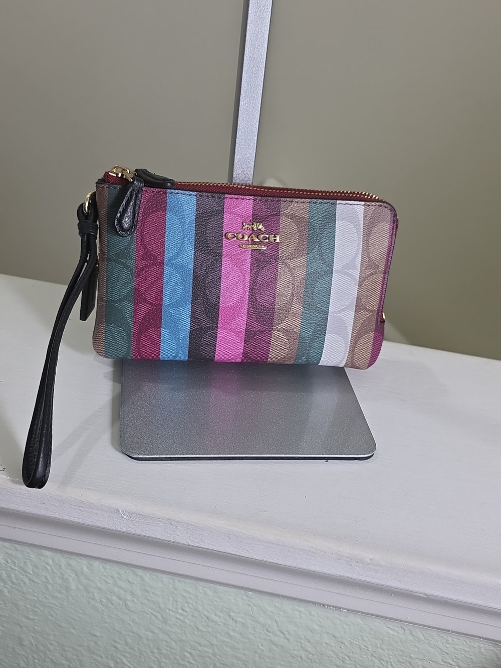 COACH C6022 Multicolor Striped Wristlet with Double Corner Zip Like NEW